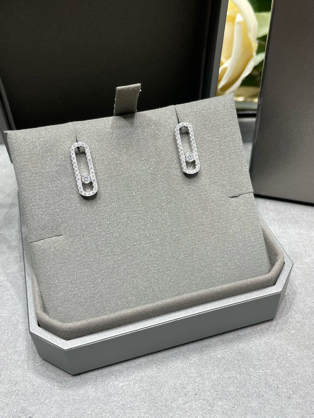 [Imperial] MOVE UNO STUD DIAMOND PAVED EARRINGS