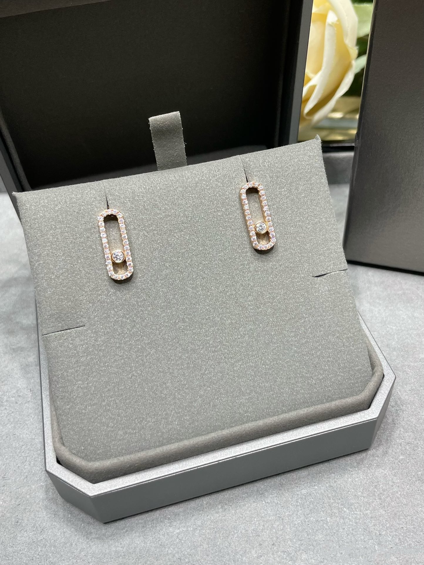 [Imperial] MOVE UNO STUD DIAMOND PAVED EARRINGS