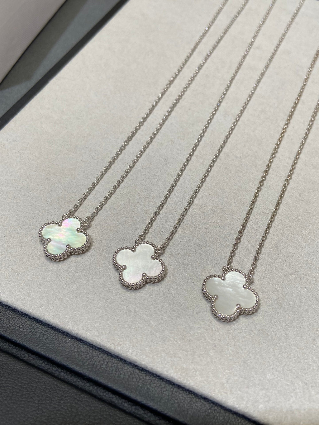 [Imperial] CLOVER MEDIUM SILVER WHITE MOP NECKLACE