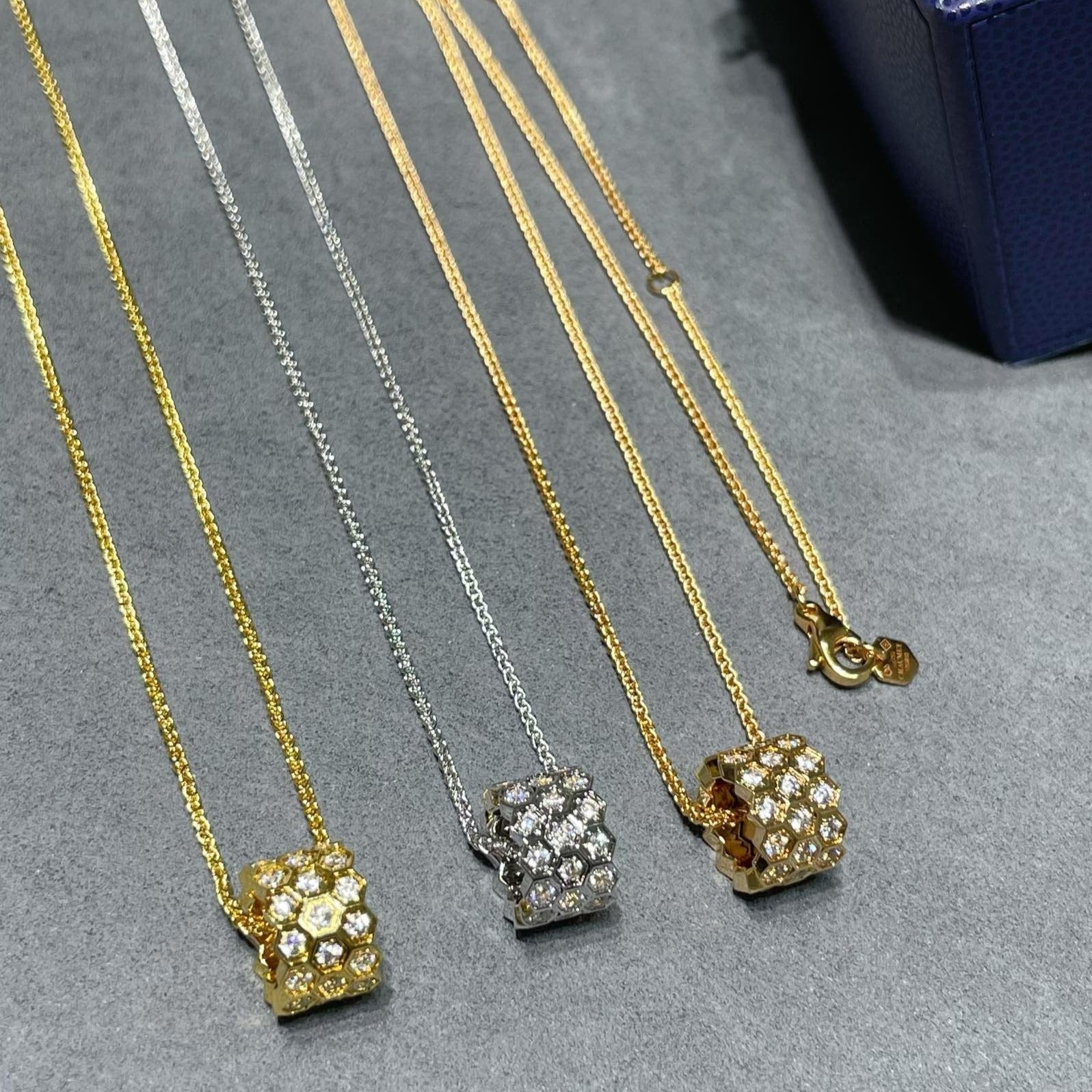 [Imperial] BEE LOVE DIAMOND PAVED 3 ROW NECKLACE