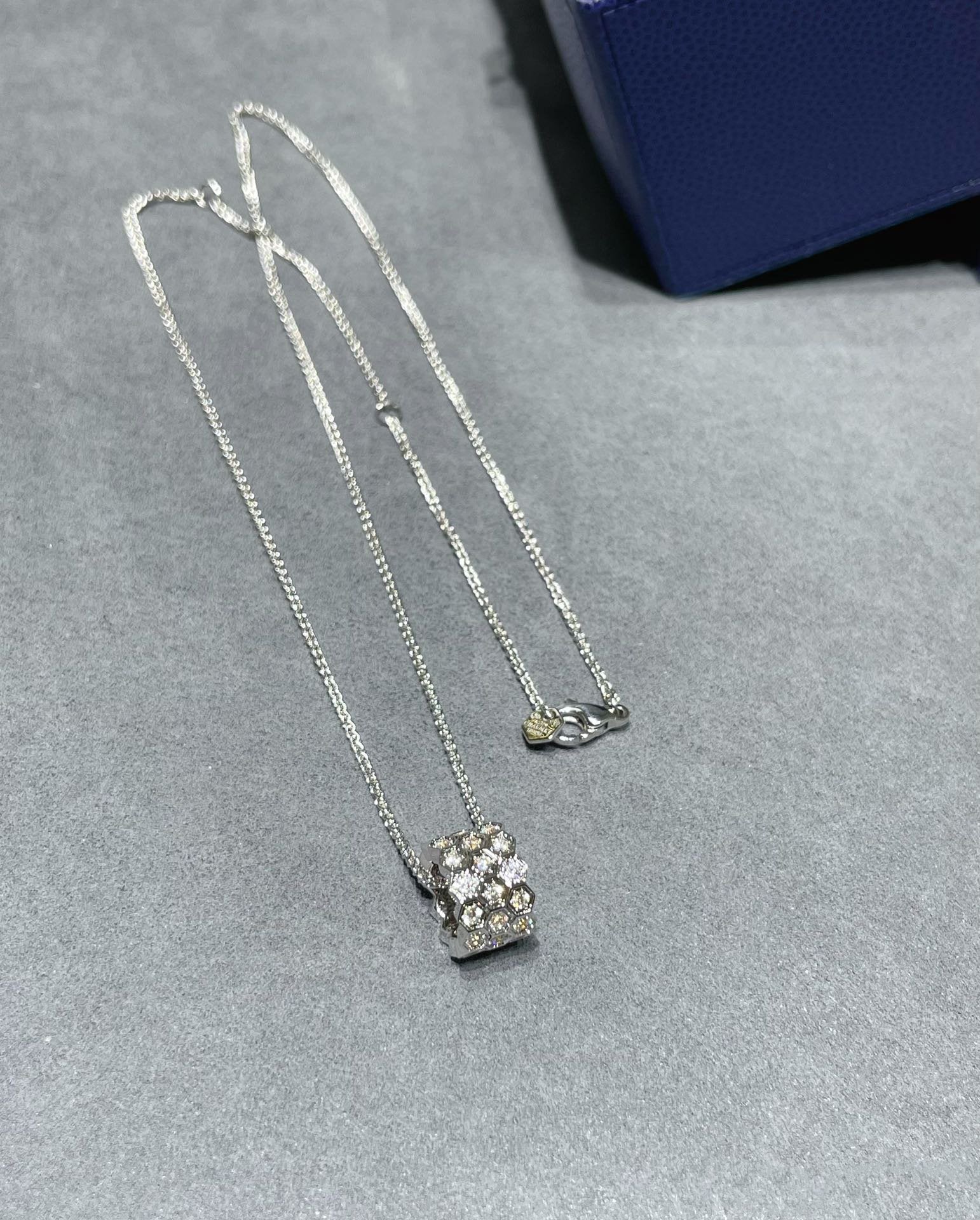 [Imperial] BEE LOVE DIAMOND PAVED 3 ROW NECKLACE