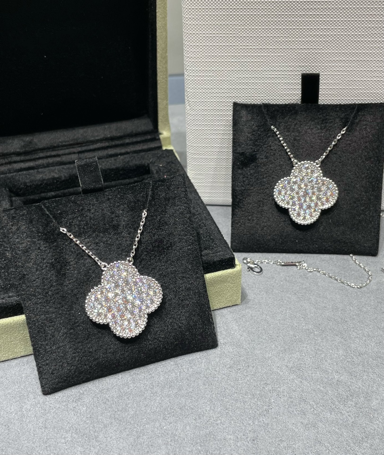 [Imperial] CLOVER 25MM LARGE PENDANT DIAMOND PAVED SILVER NECKLACE