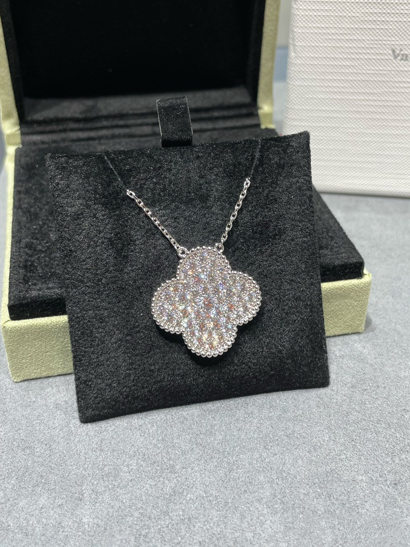 [Imperial] CLOVER 25MM LARGE PENDANT DIAMOND PAVED SILVER NECKLACE