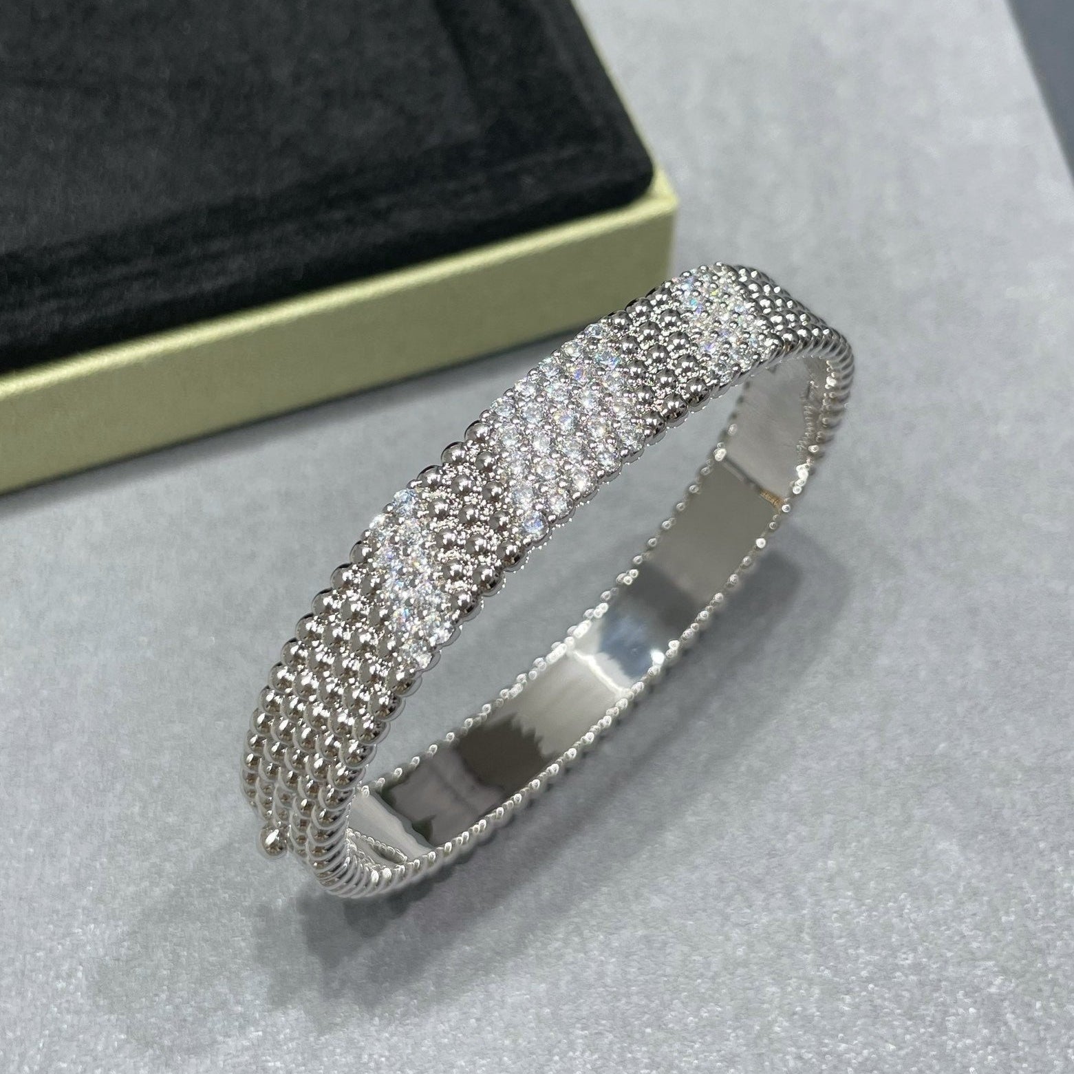 [Imperial]  PERLEE DIAMOND BRACELET ,5-ROW DIAMOND-SET DESIGN
