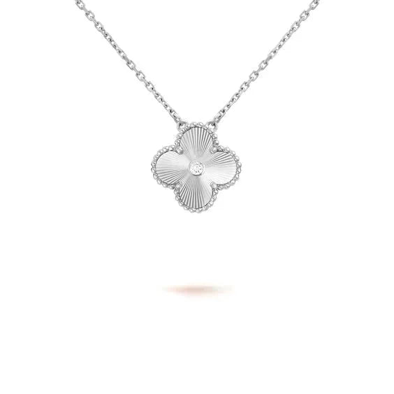 [Imperial] CLOVER  15MM DIAMOND LASER NECKLACE SILVER