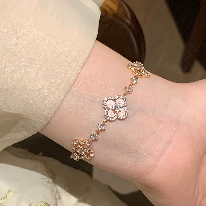 [Imperial] CLOVER 5 MOTIF PINK BLUE RED WHITE BRACELET