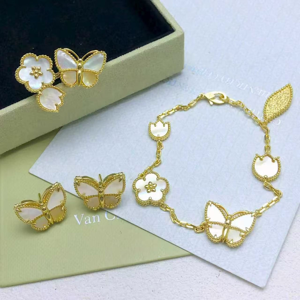 [Imperial] 26 NEW CLOVER LUCKY LIGHT YELLOW AND WHITE SET