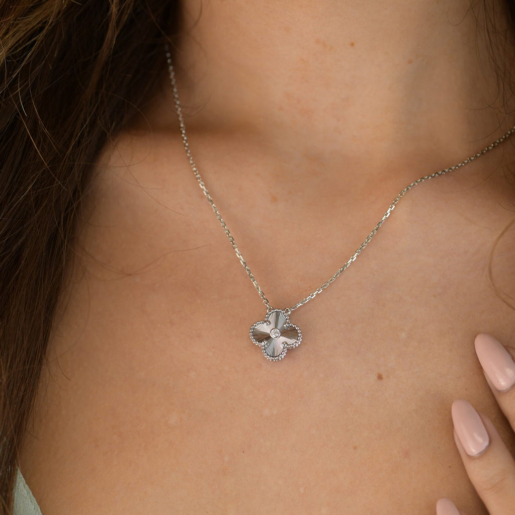 [Imperial] CLOVER  15MM DIAMOND LASER NECKLACE SILVER
