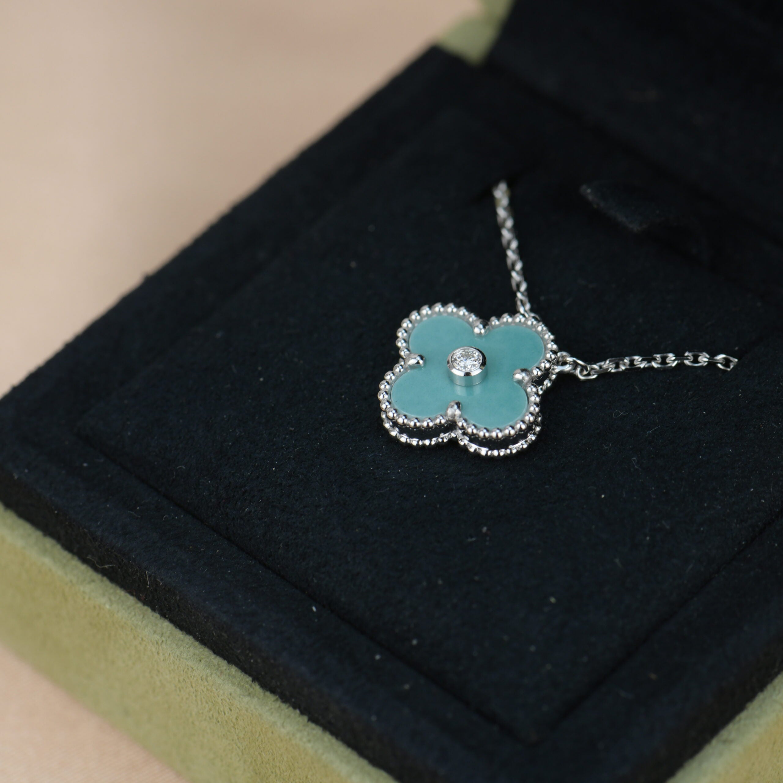 [Imperial] CLOVER 15MM DIAMOND SVRES PORCELAIN  NECKLACE SILVER