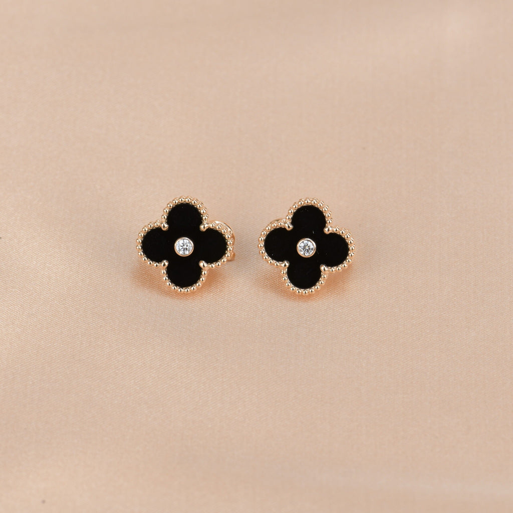 [Imperial] CLOVER MEDIUM 1 MOTIFS ONYX DIAMOND EARRINGS