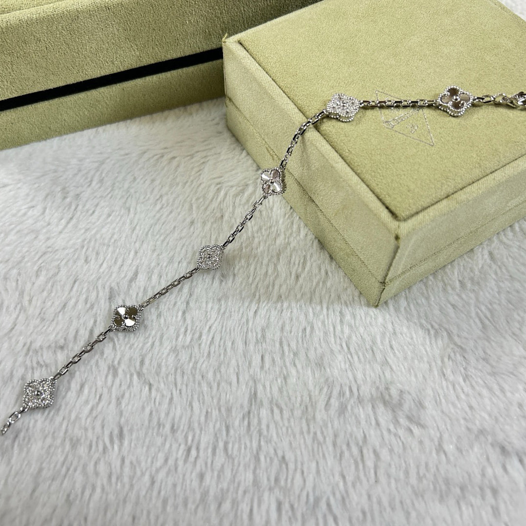 [Imperial]CLOVER 6 MOTIF DIAMOND LASER BRACELET