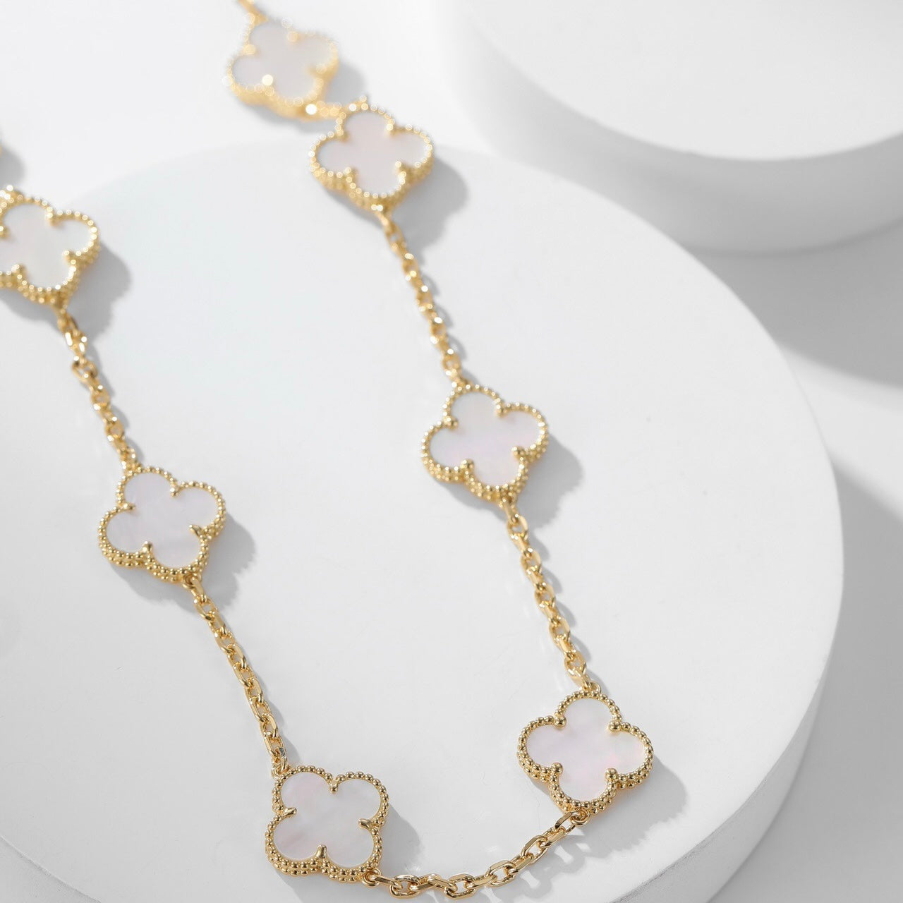 [Imperial] CLOVER 10 MOTIFS WHITE MOTHER OF PEARL NECKLACE