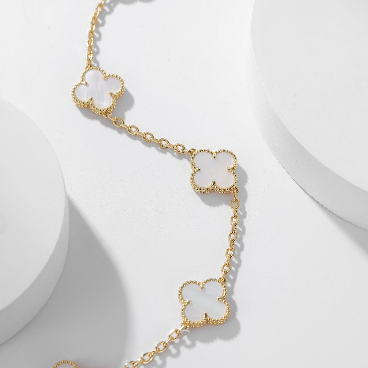[Imperial] CLOVER 10 MOTIFS WHITE MOTHER OF PEARL NECKLACE
