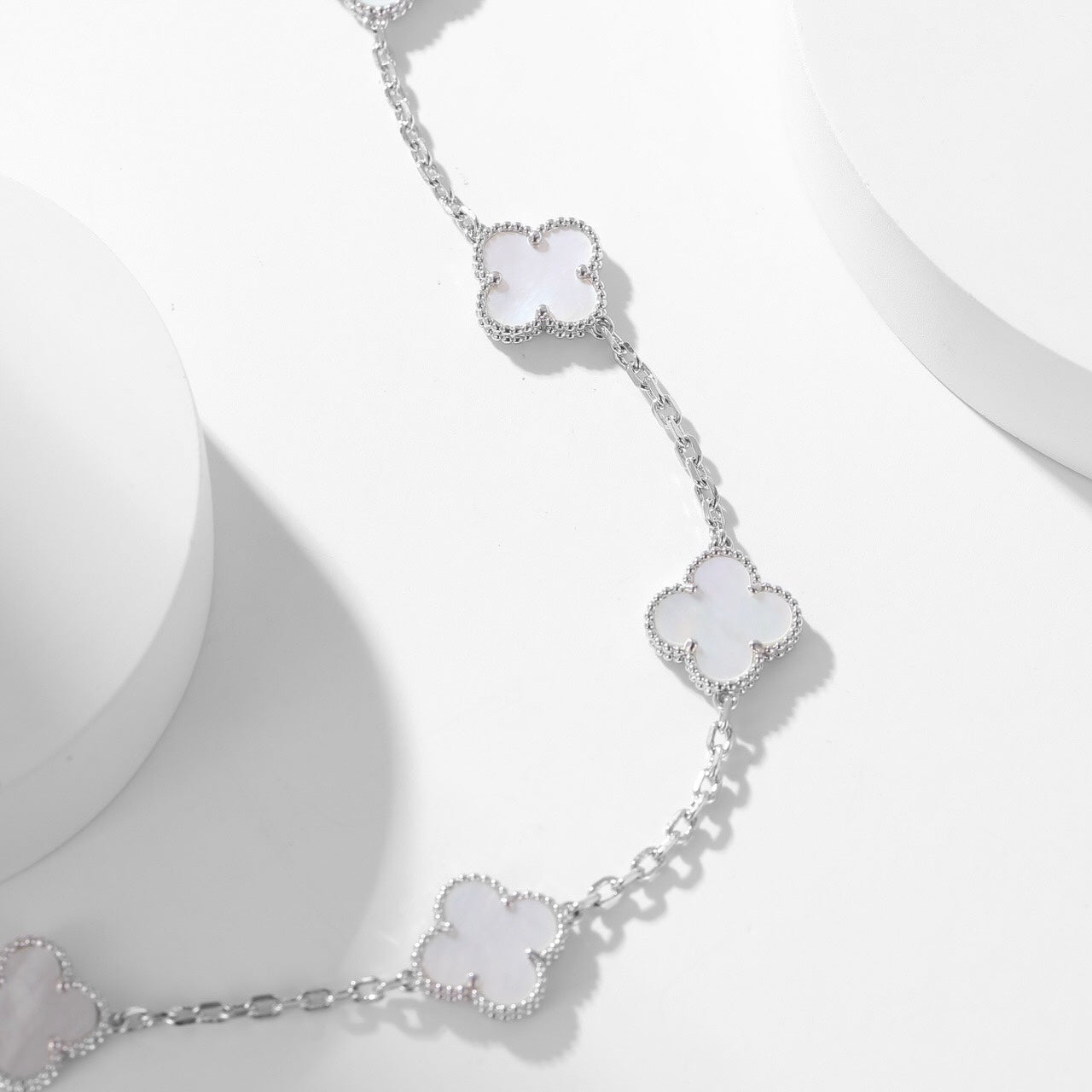 [Imperial] CLOVER 10 MOTIFS WHITE MOTHER OF PEARL NECKLACE