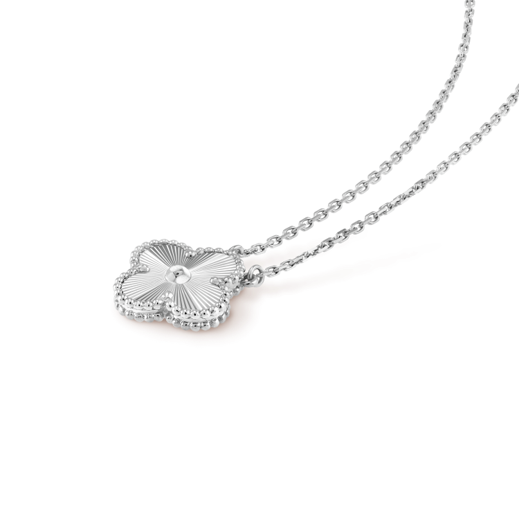[Imperial] CLOVER 15MM LASER NECKLACE SILVER