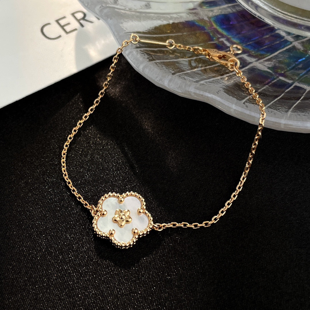 [Imperial] LUCKY WHITE MOP PLUM BLOSSOM  BRACELET