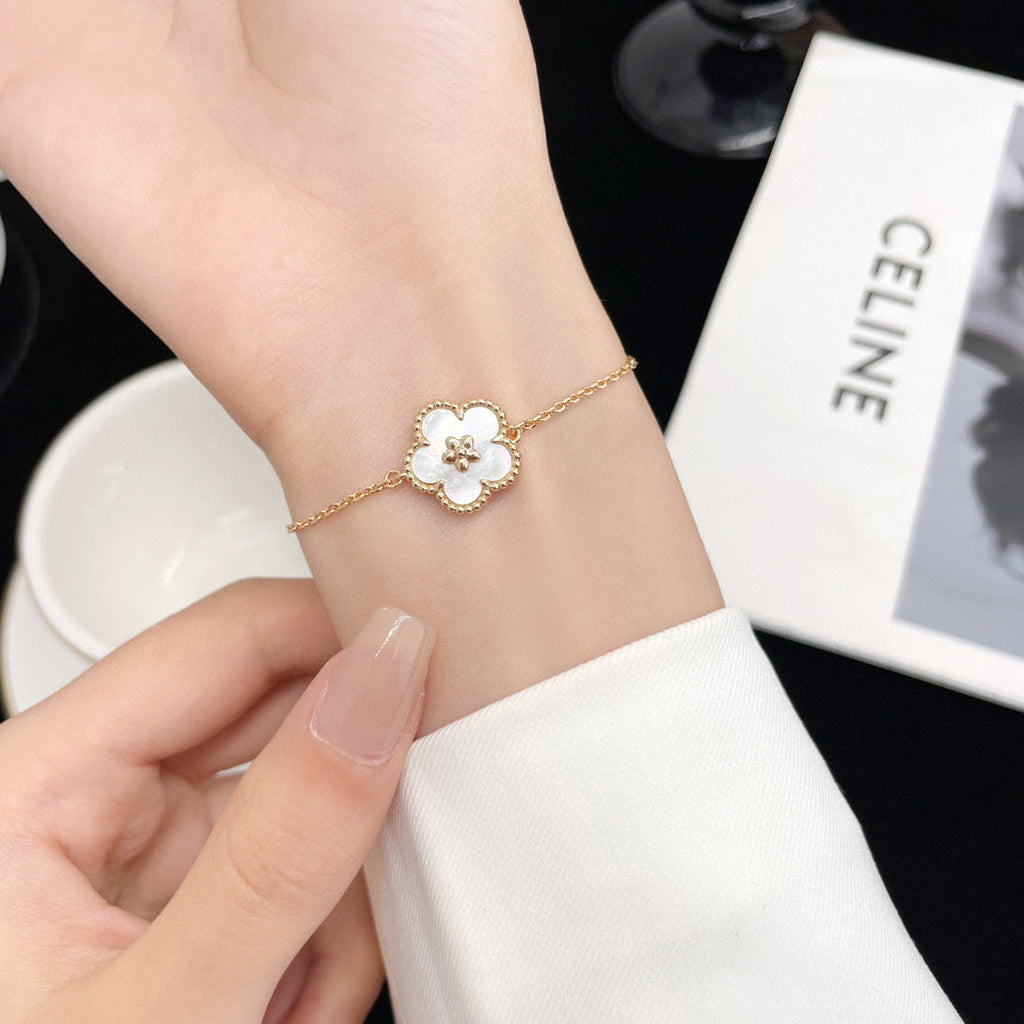 [Imperial] LUCKY WHITE MOP PLUM BLOSSOM  BRACELET