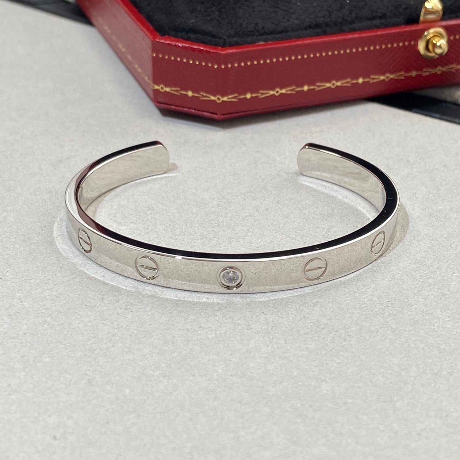[Imperial] LOVE BRACELET 6.1MM 1 DIAMOND OPEN CUFF