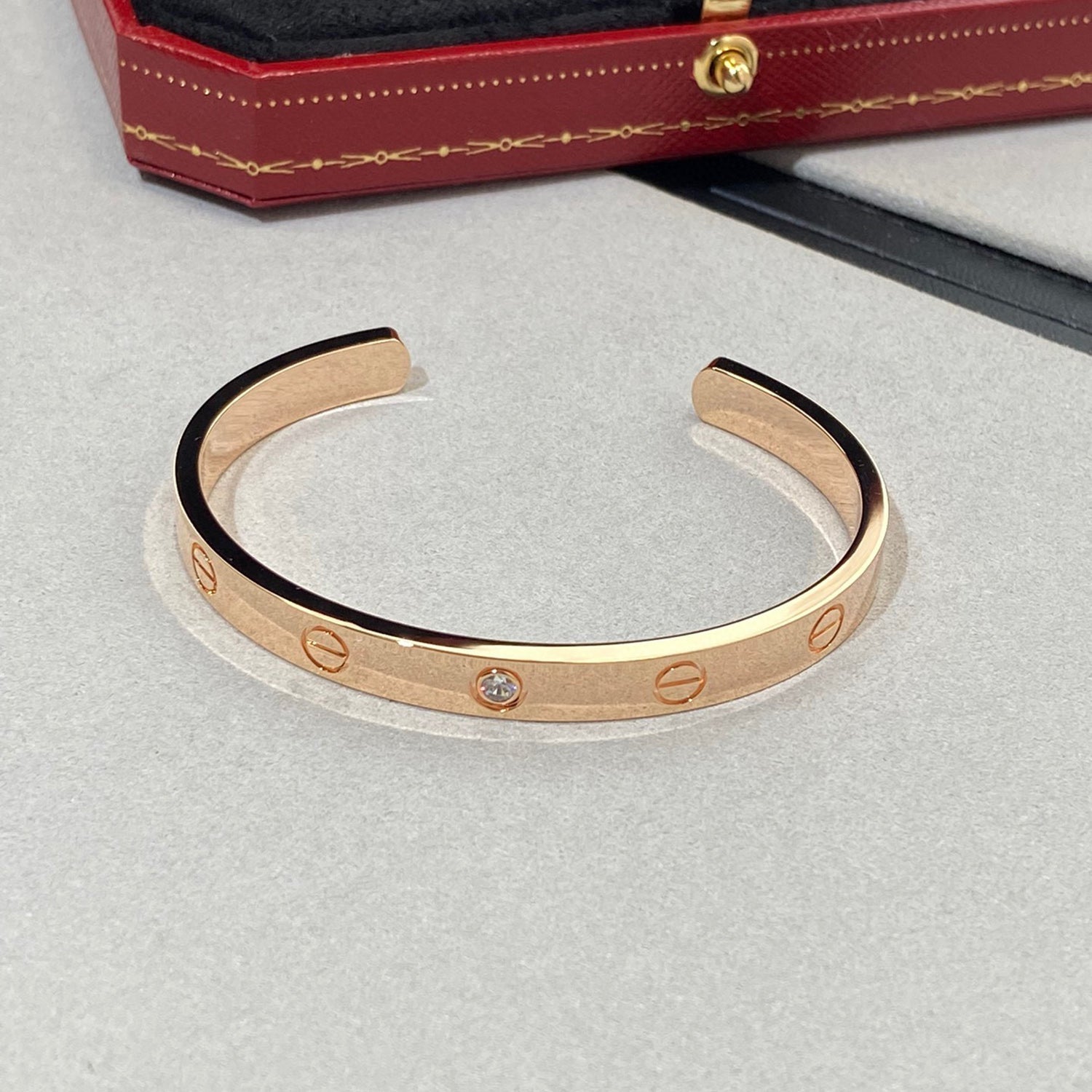 [Imperial] LOVE BRACELET 6.1MM 1 DIAMOND OPEN CUFF