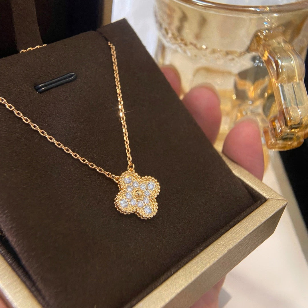 [Imperial] CLOVER 15MM DIAMOND SINGLE FLOWER NECKLACE