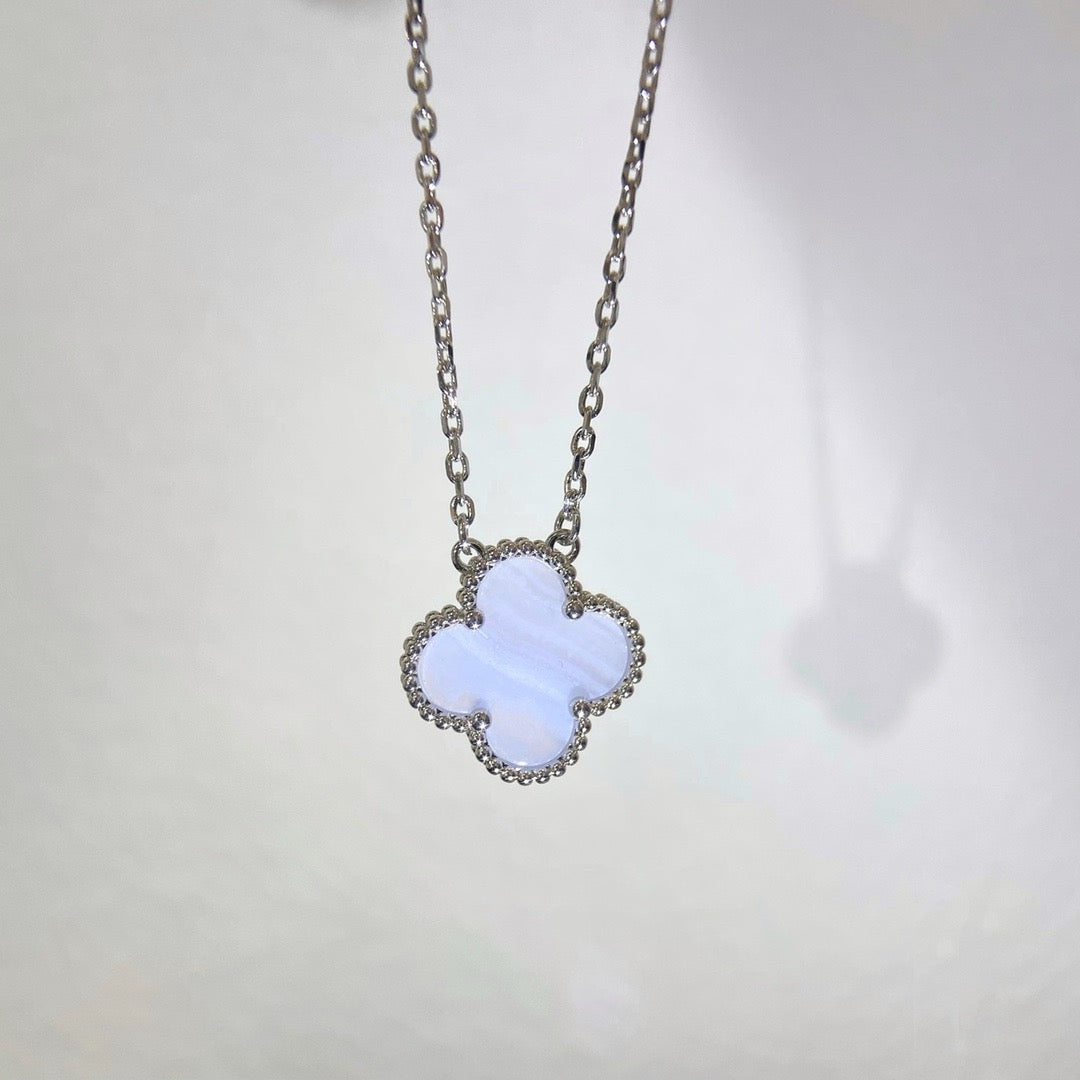 [Imperial] CLOVER 15MM BLUE CHALCEDONY NECKLACE SILVER