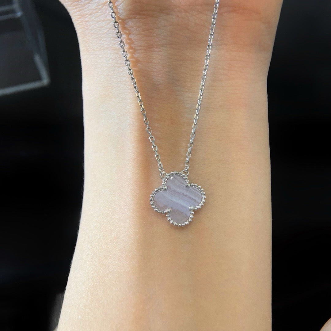 [Imperial] CLOVER 15MM BLUE CHALCEDONY NECKLACE SILVER