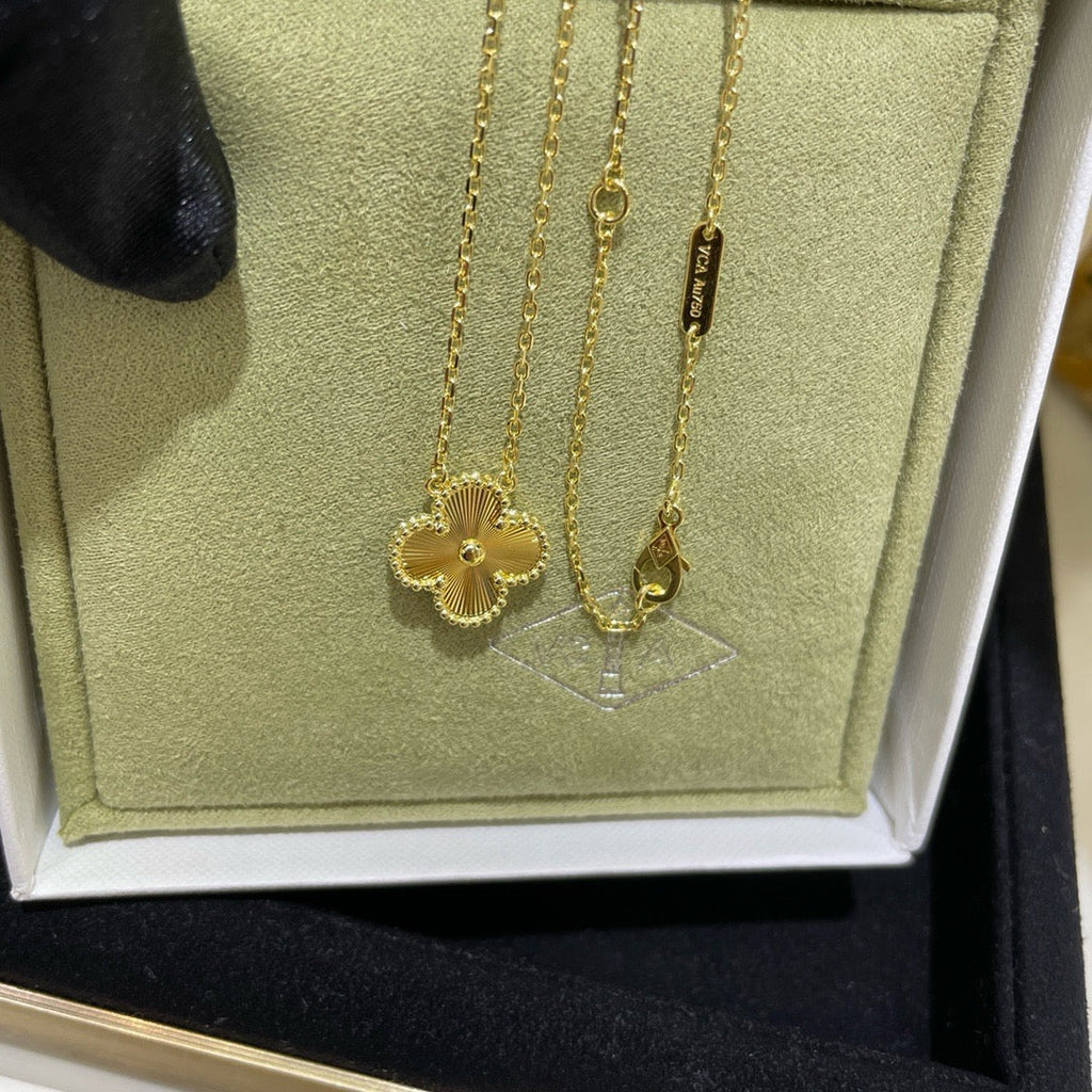 [Imperial] CLOVER 15MM LASER NECKLACE