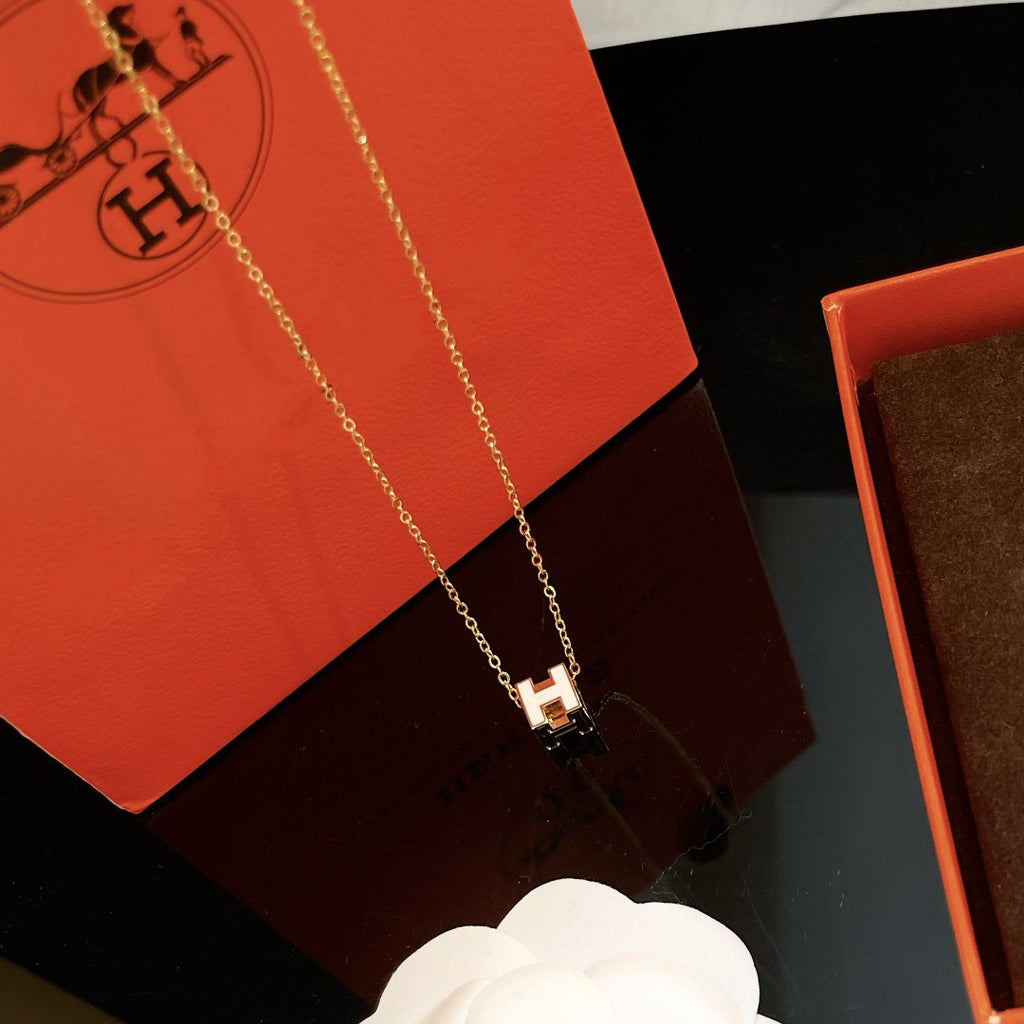 [Imperial] H WHITE SQUARE GOLD NECKLACE