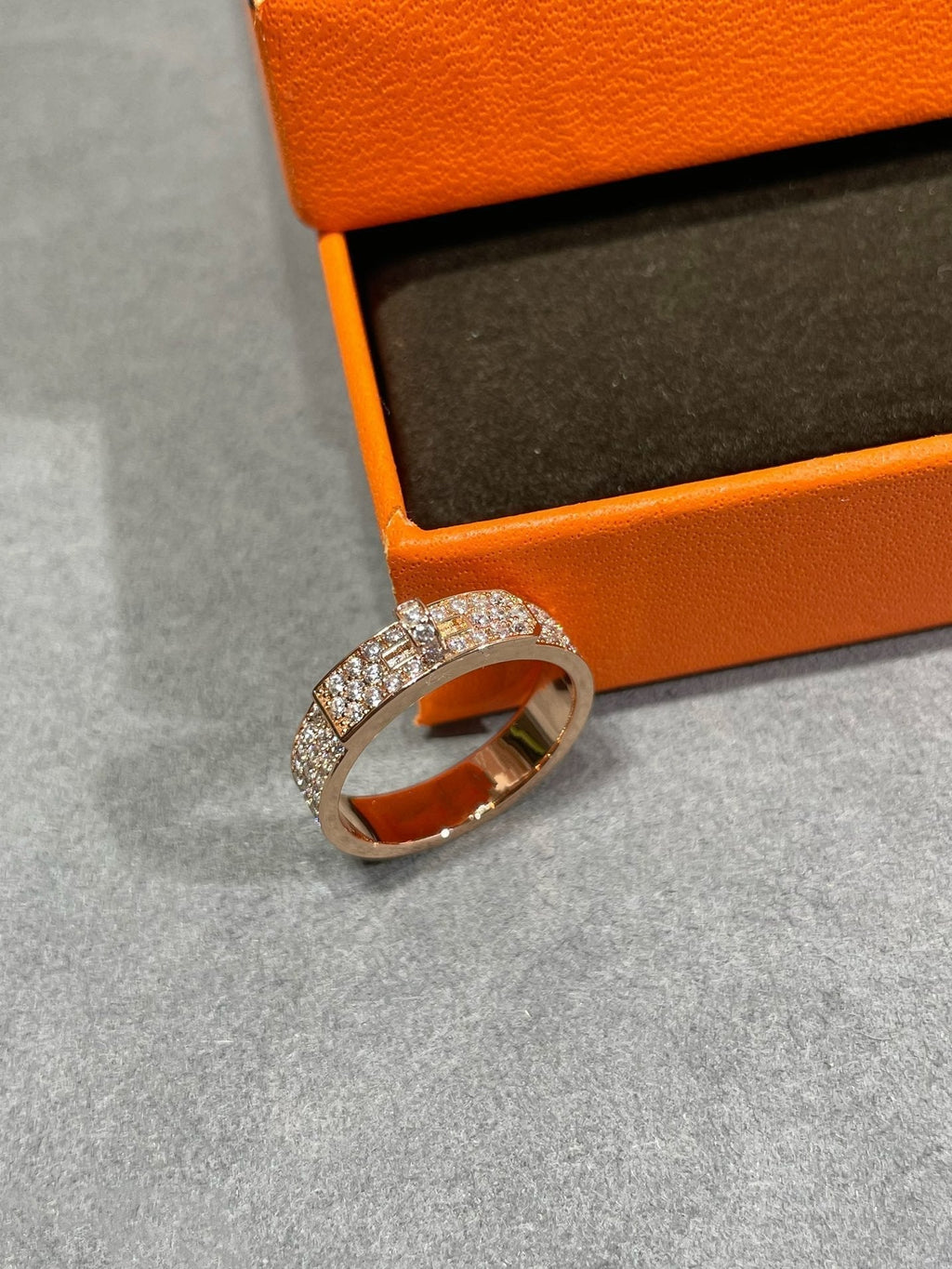 [Imperial] KELLY PINK GOLD DIAMOND RING