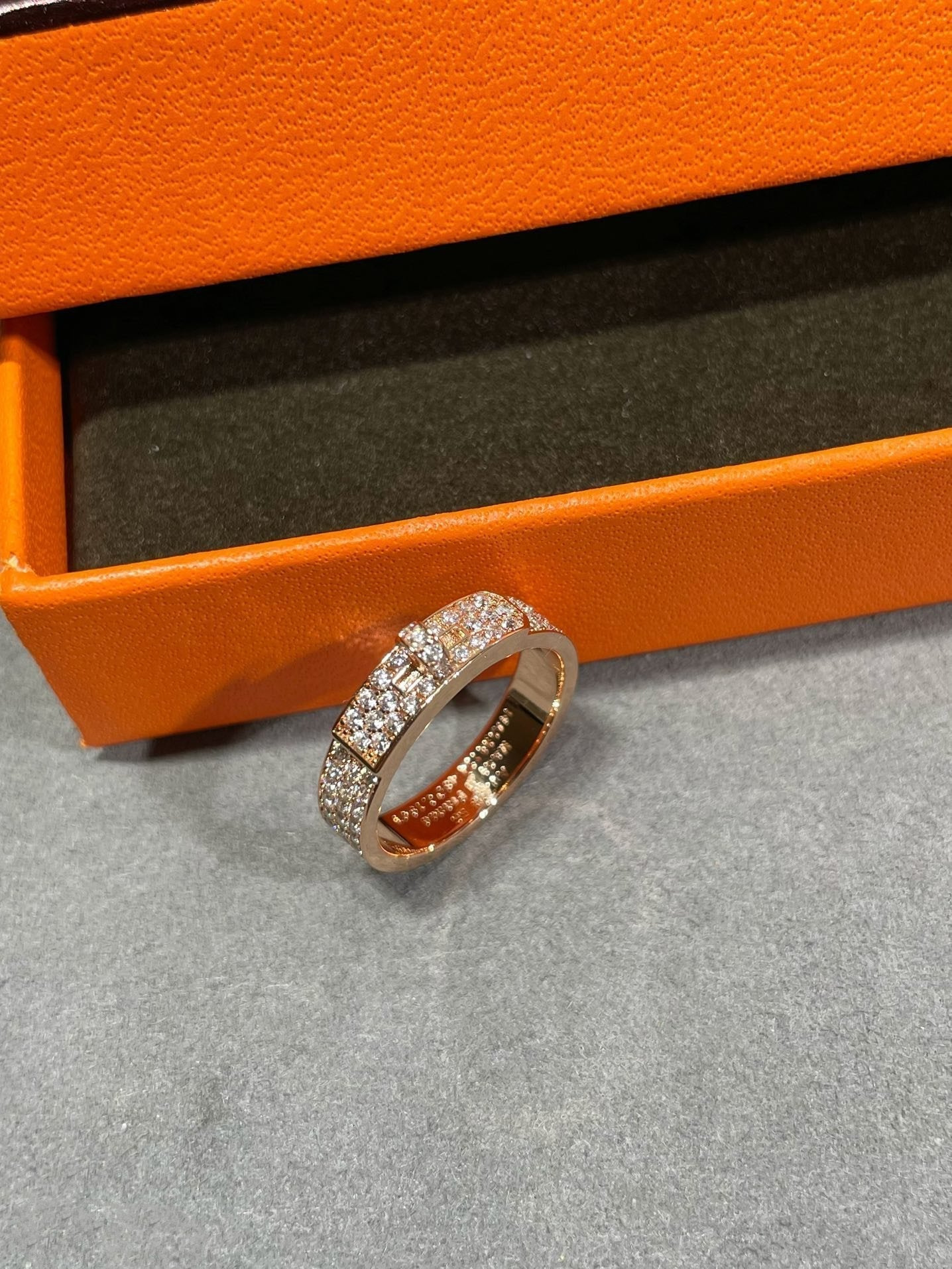 [Imperial] KELLY PINK GOLD DIAMOND RING
