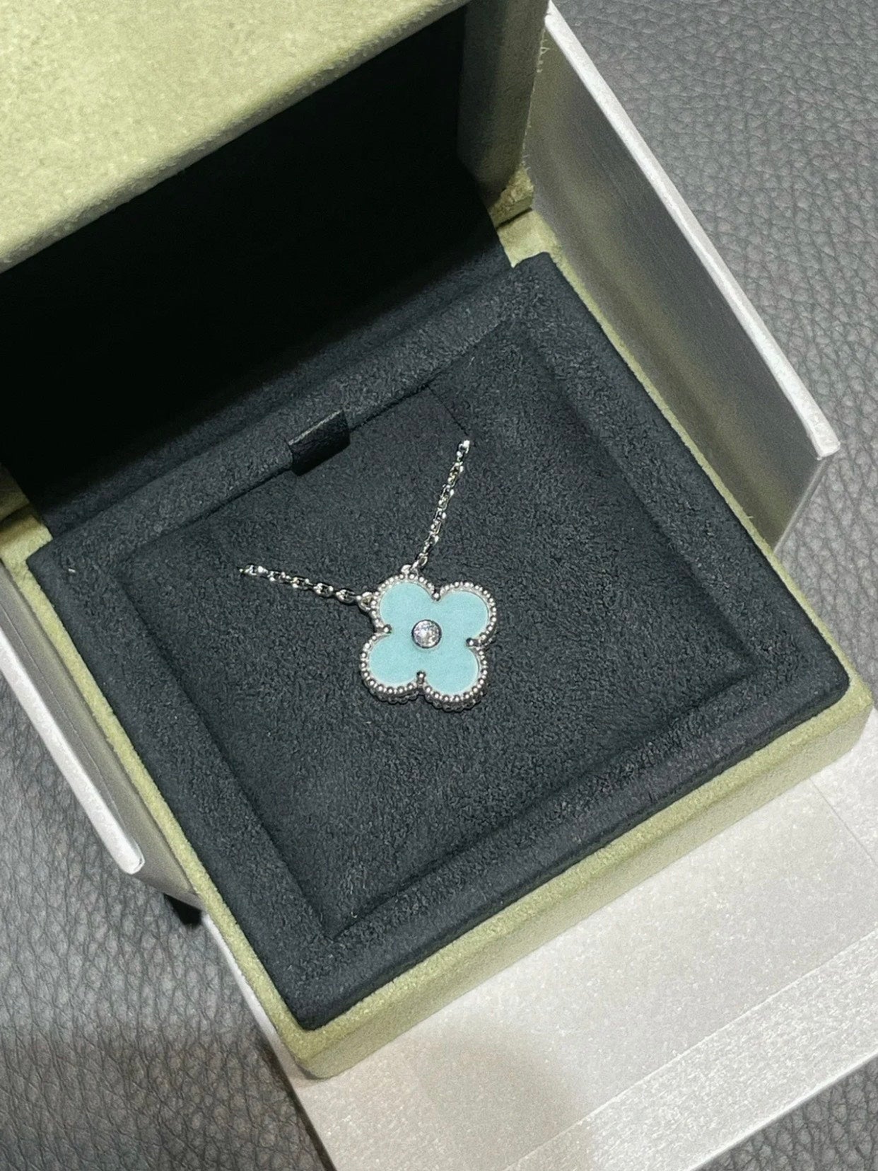 [Imperial] CLOVER 1 DIAMOND LIGHT BLUE SILVER NECKLACE
