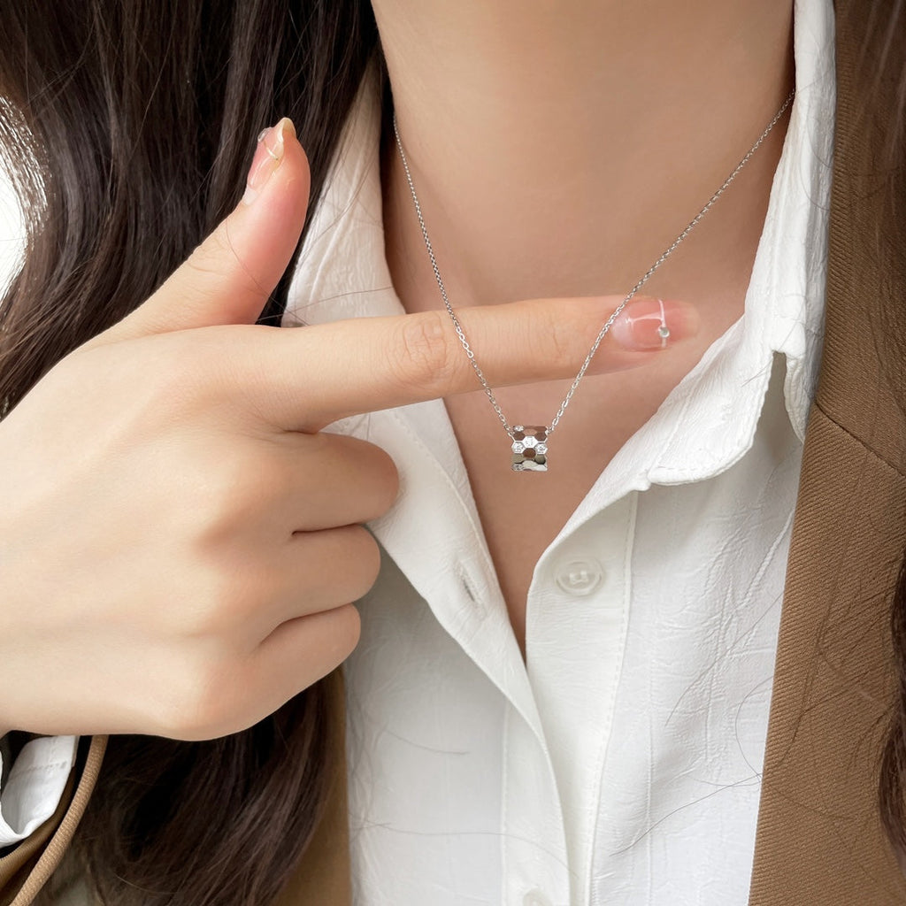 [Imperial] BEE MINI PEDANT DIAMOND NECKLACE