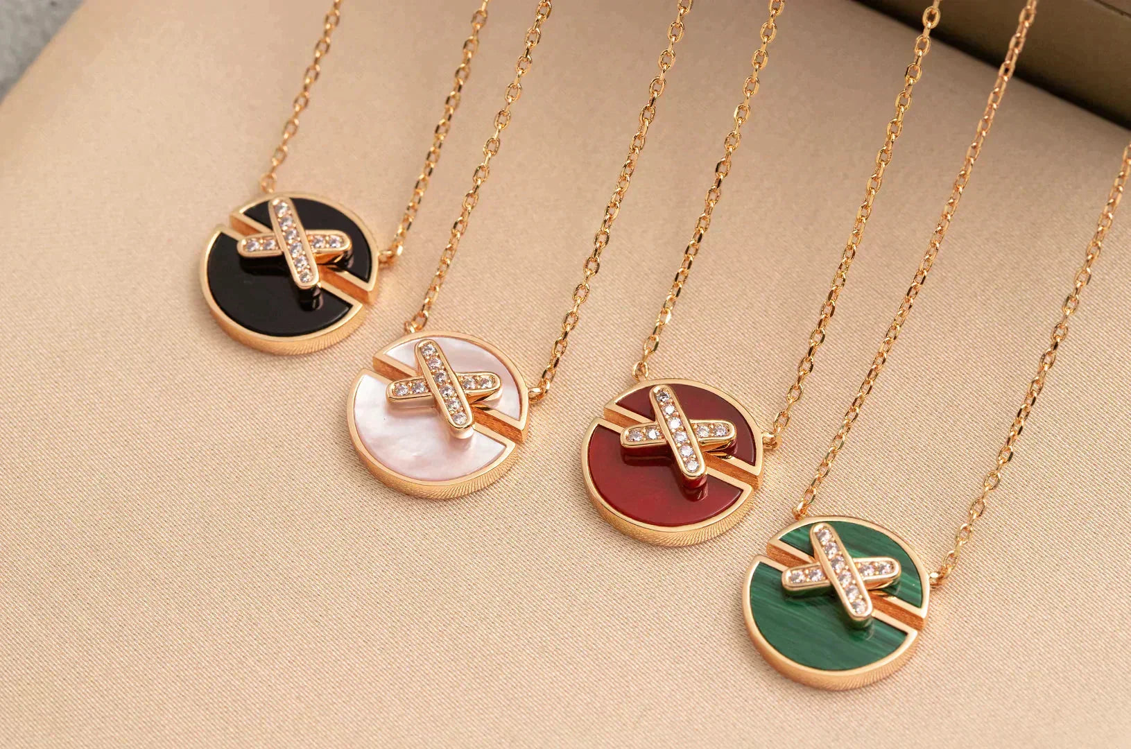 [Imperial] JEUX DE ROSE GOLD DIAMOND NECKLACE