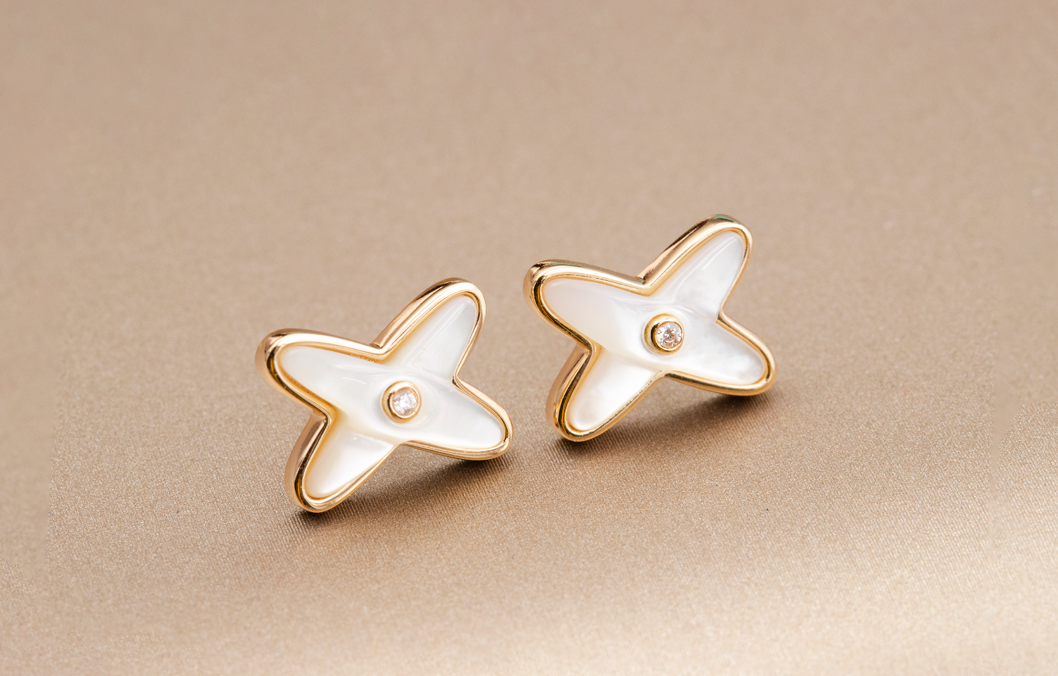 [Imperial] JEUX DE WHITE MOP PINK GOLD DIAMOND EARRINGS