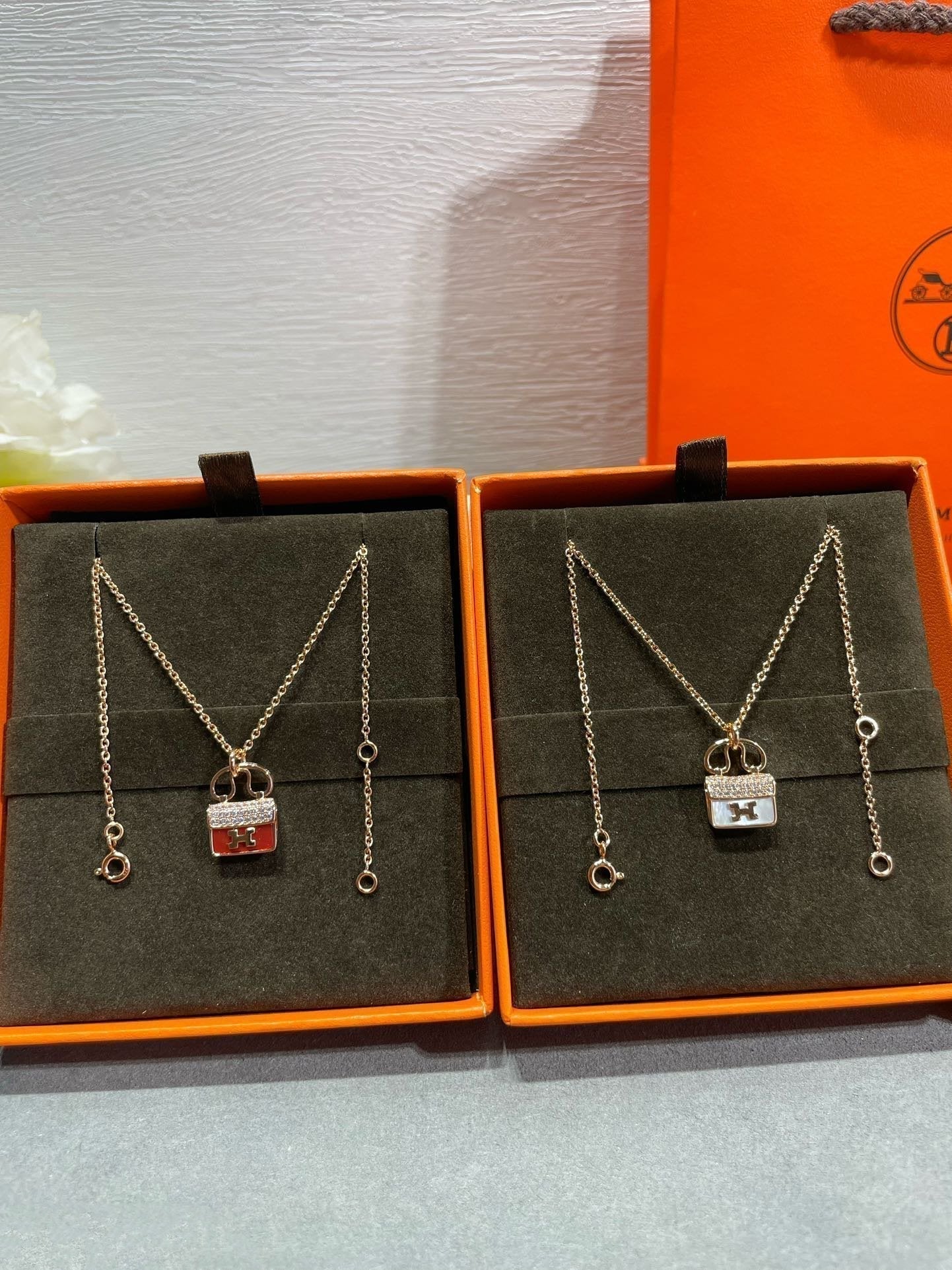 [Imperial] H CIRCE MOISSANITE PENDANT NECKLACE GOLD
