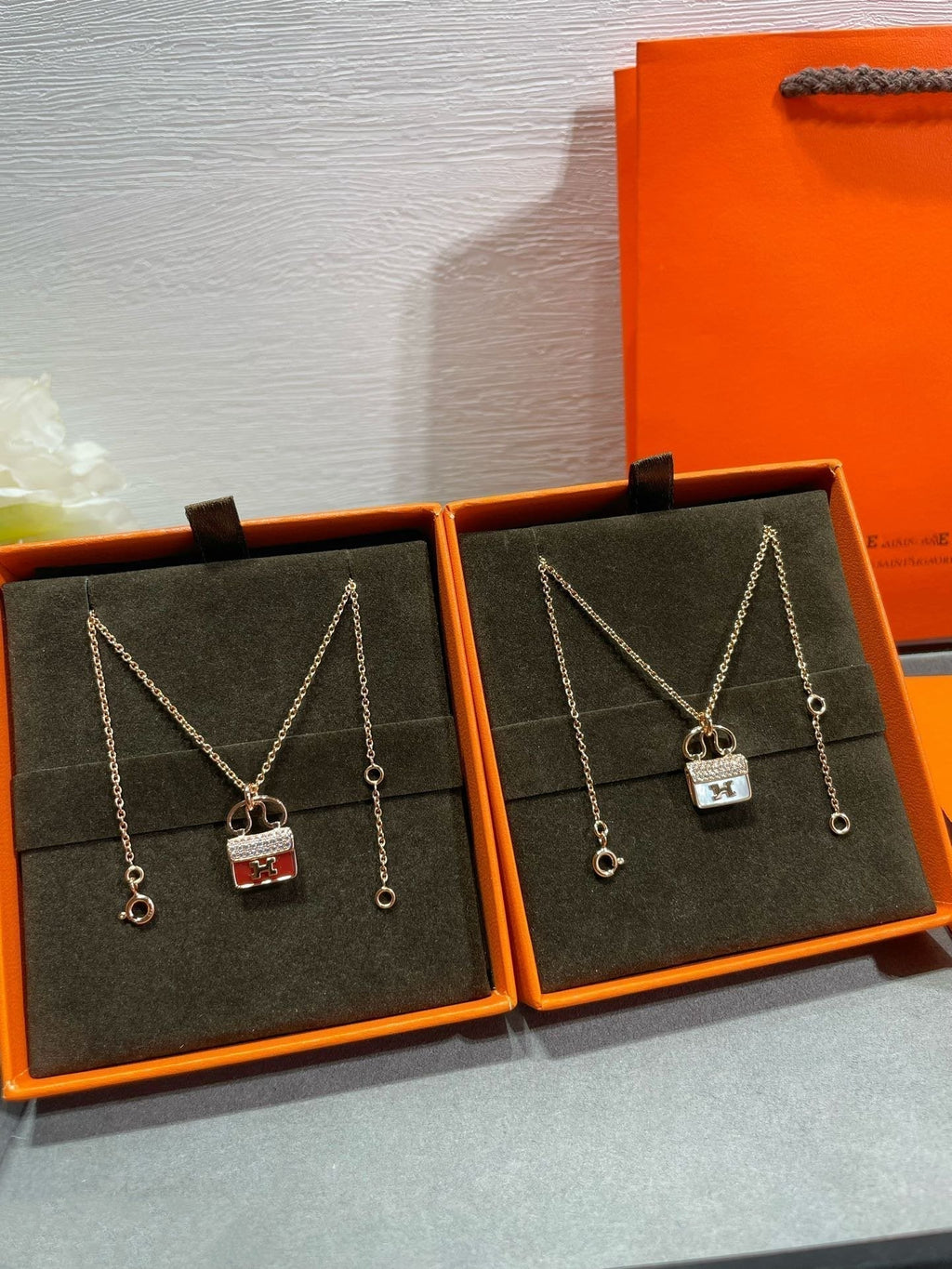 [Imperial] H CIRCE MOISSANITE PENDANT NECKLACE GOLD