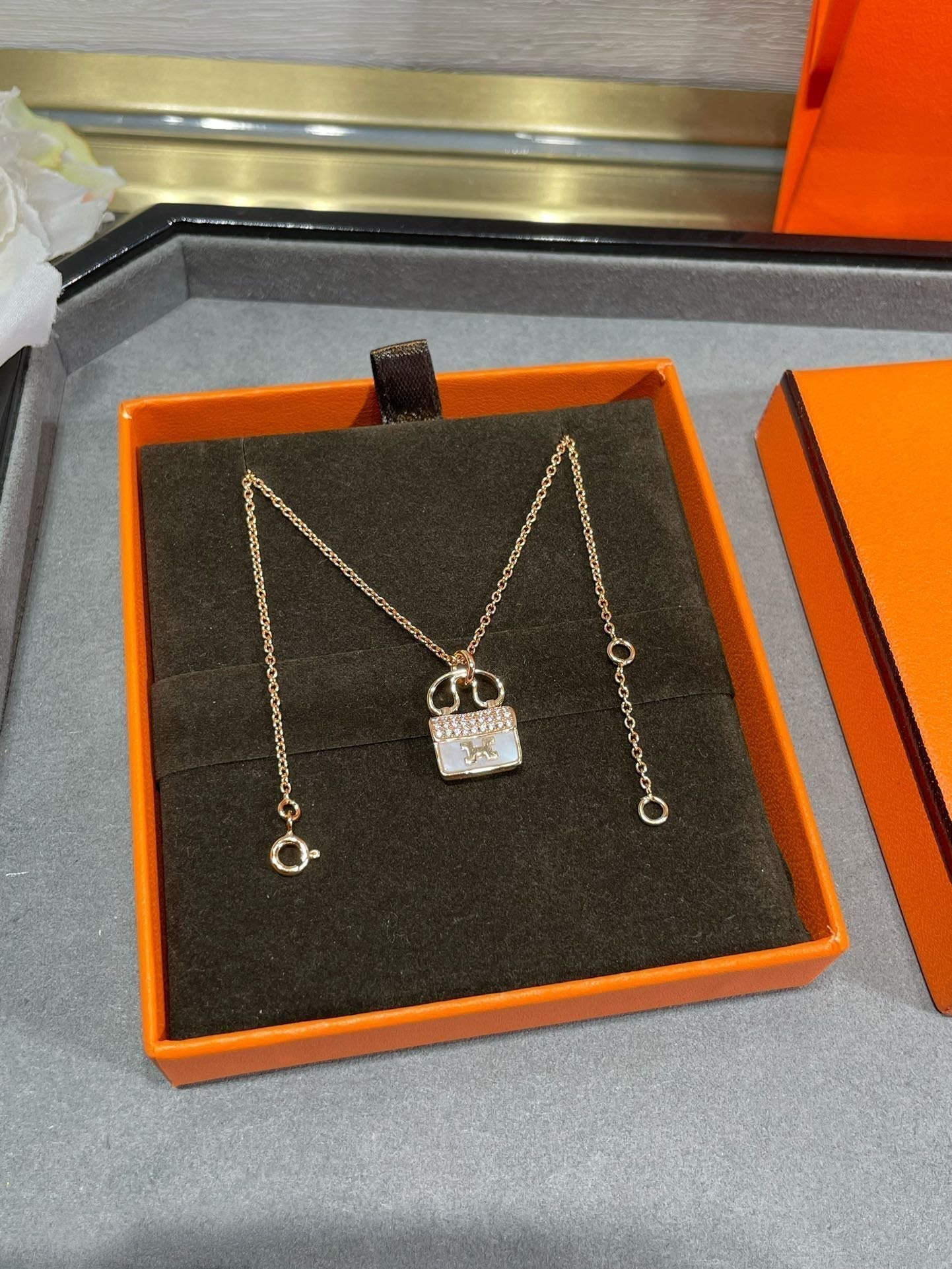 [Imperial] H CIRCE MOISSANITE PENDANT NECKLACE GOLD