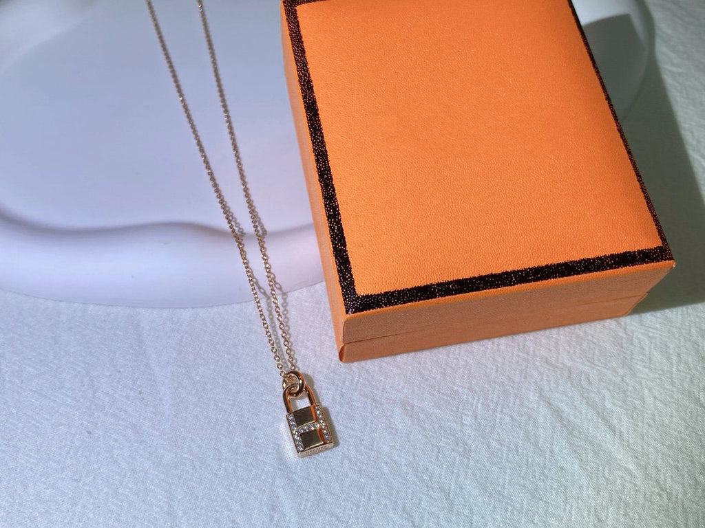 [Imperial] HM ADVANCED NICHE LOCK HEAD NECKLACE DIAMONDS
