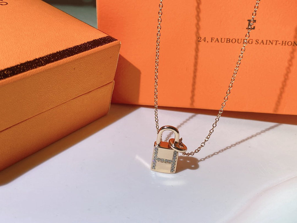 [Imperial] HM ADVANCED NICHE LOCK HEAD NECKLACE DIAMONDS