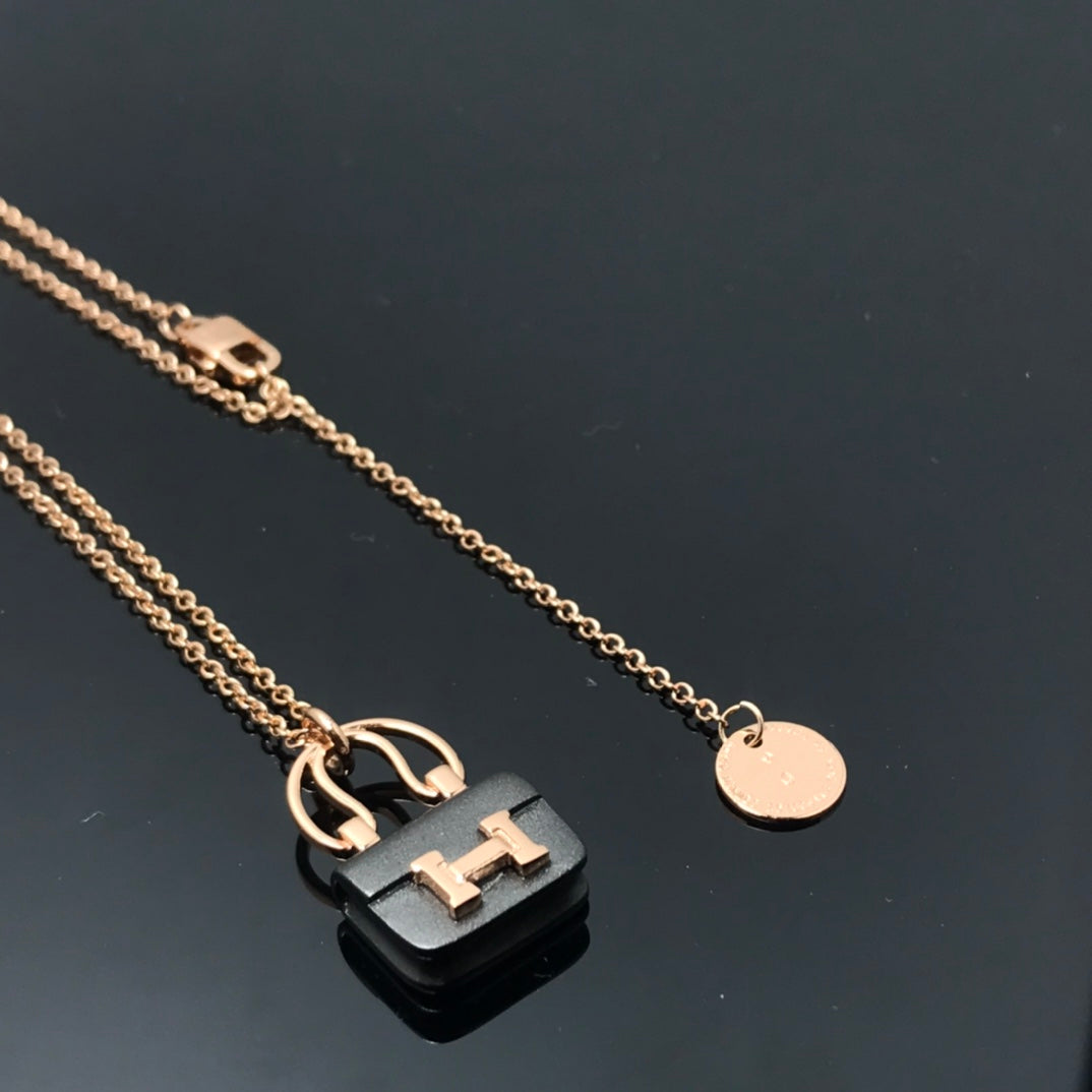 [Imperial] WOMEN'S HM AMULETTES CONSTANCE PENDANT NECKLACE