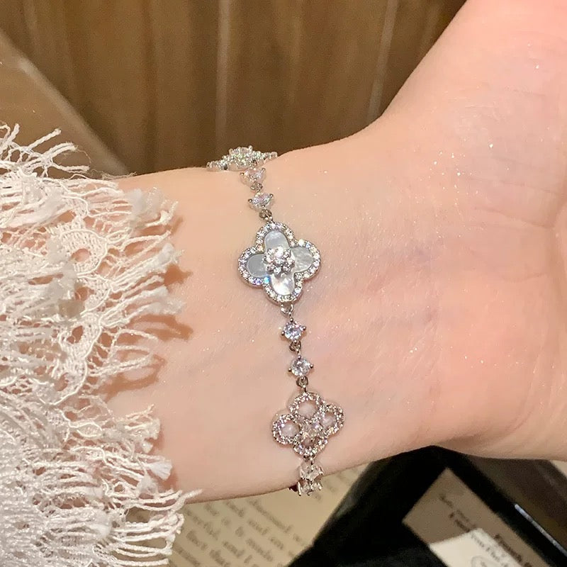 [Imperial] CLOVER 5 MOTIF PINK BLUE RED WHITE BRACELET