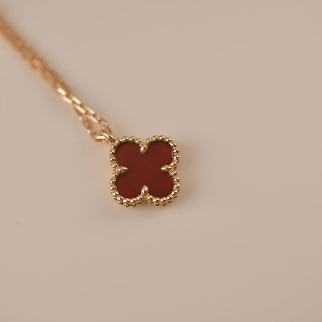 [Imperial] CLOVER MINI 9.5MM WHITE CARNELIANS NECKLACE