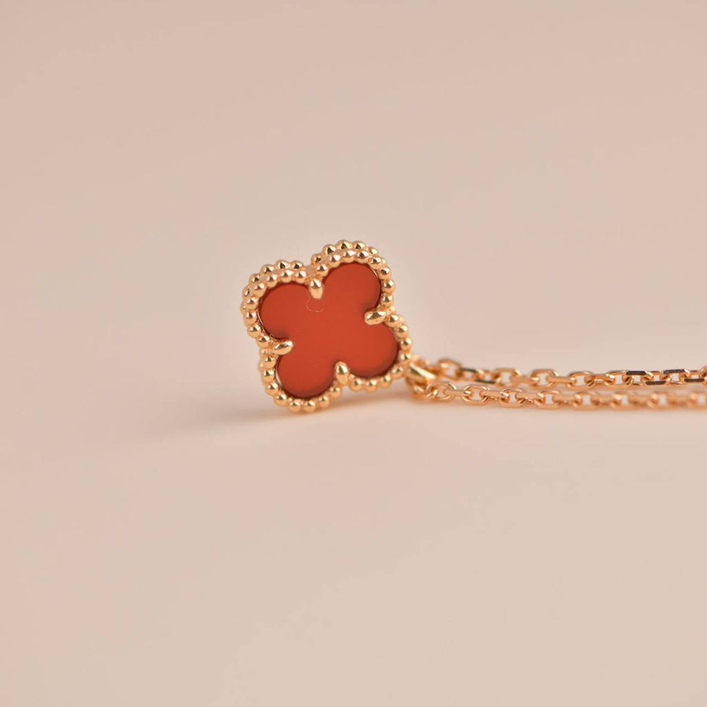 [Imperial] CLOVER MINI 9.5MM WHITE CARNELIANS NECKLACE