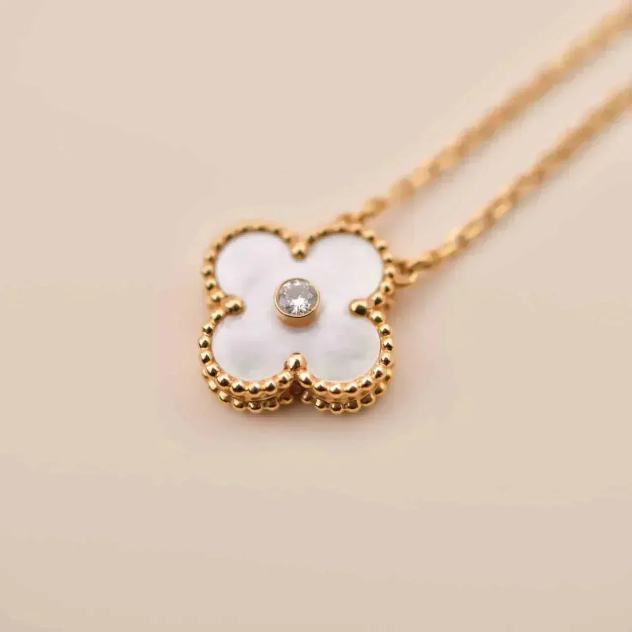 [Imperial] CLOVER 15MM DIAMOND WHITE FRITILLARIA NECKLACE