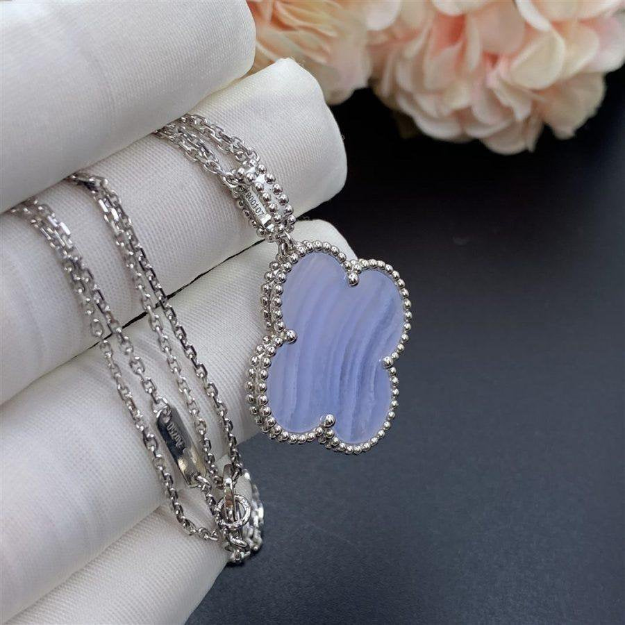 [Imperial] CLOVER SILVER CHALCEDONY BIG CLOVER NECKLACE