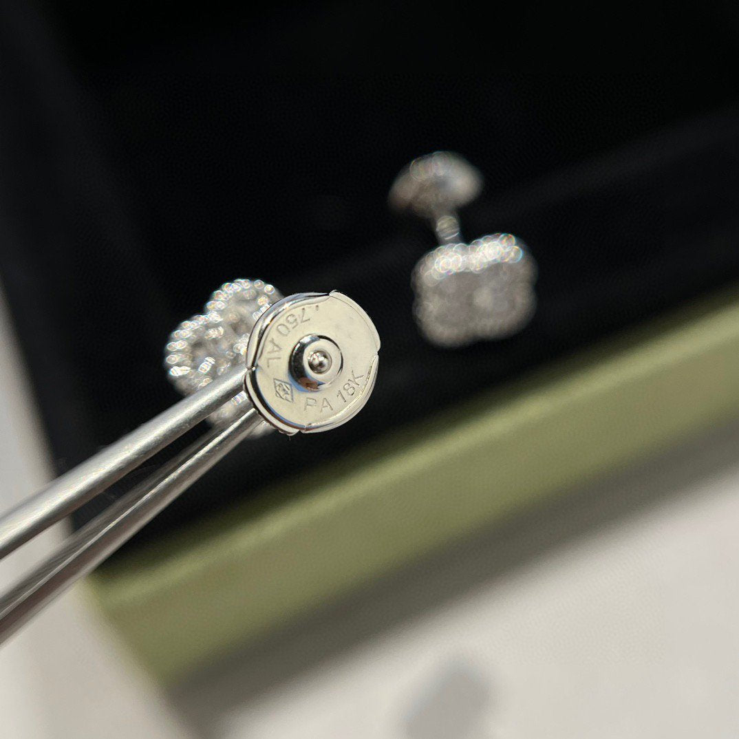 [Imperial] CLOVER MINI DIAMOND STUD EARRINGS