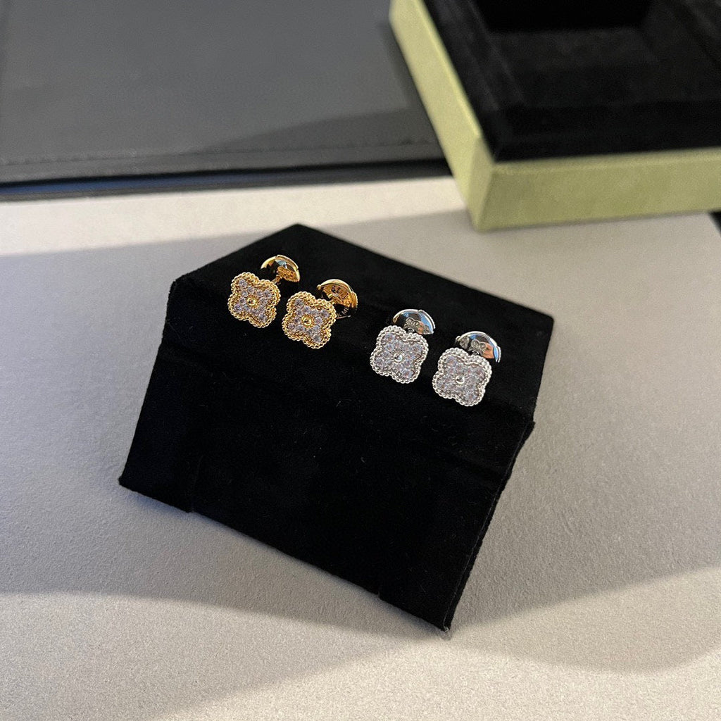 [Imperial] CLOVER MINI DIAMOND STUD EARRINGS