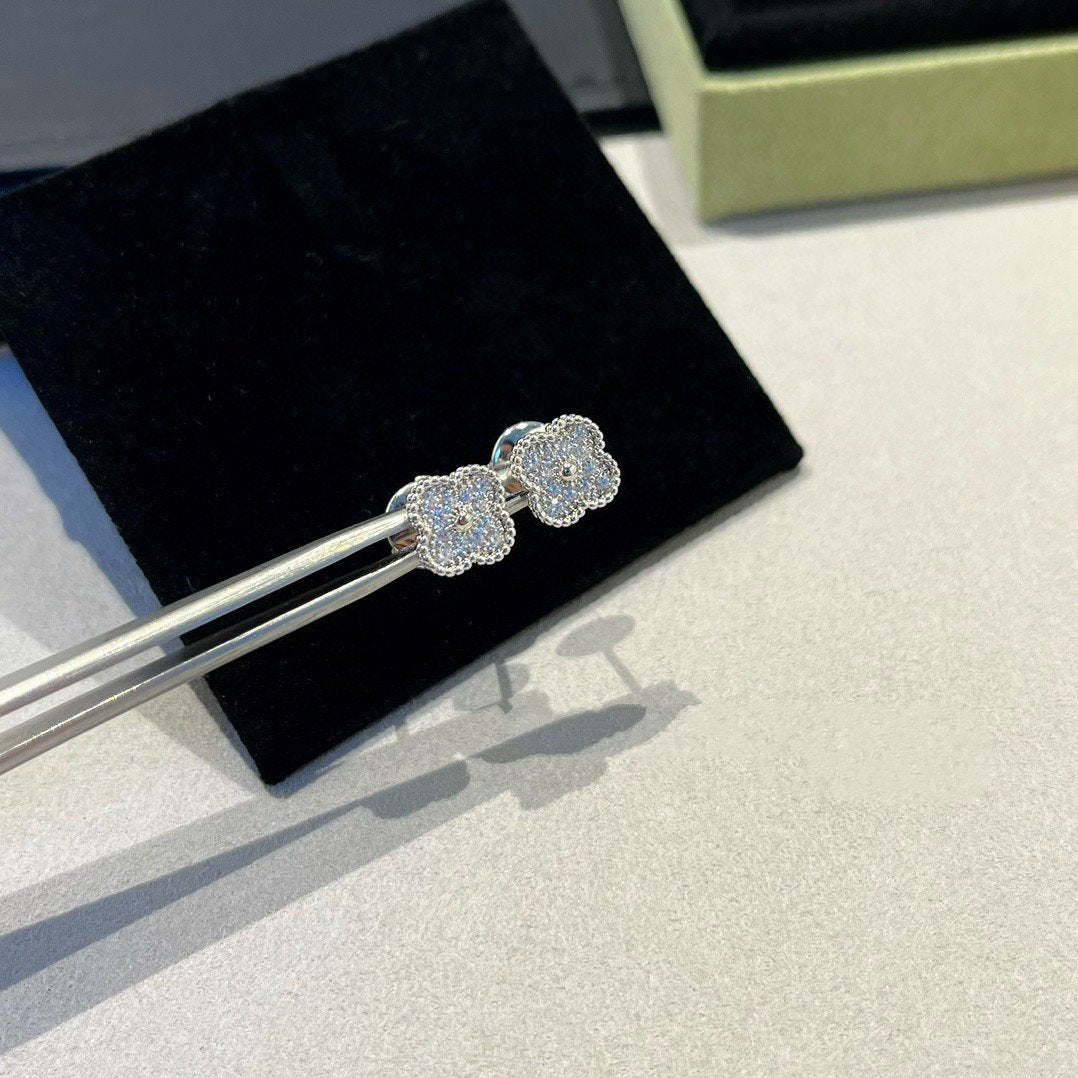 [Imperial] CLOVER MINI DIAMOND STUD EARRINGS