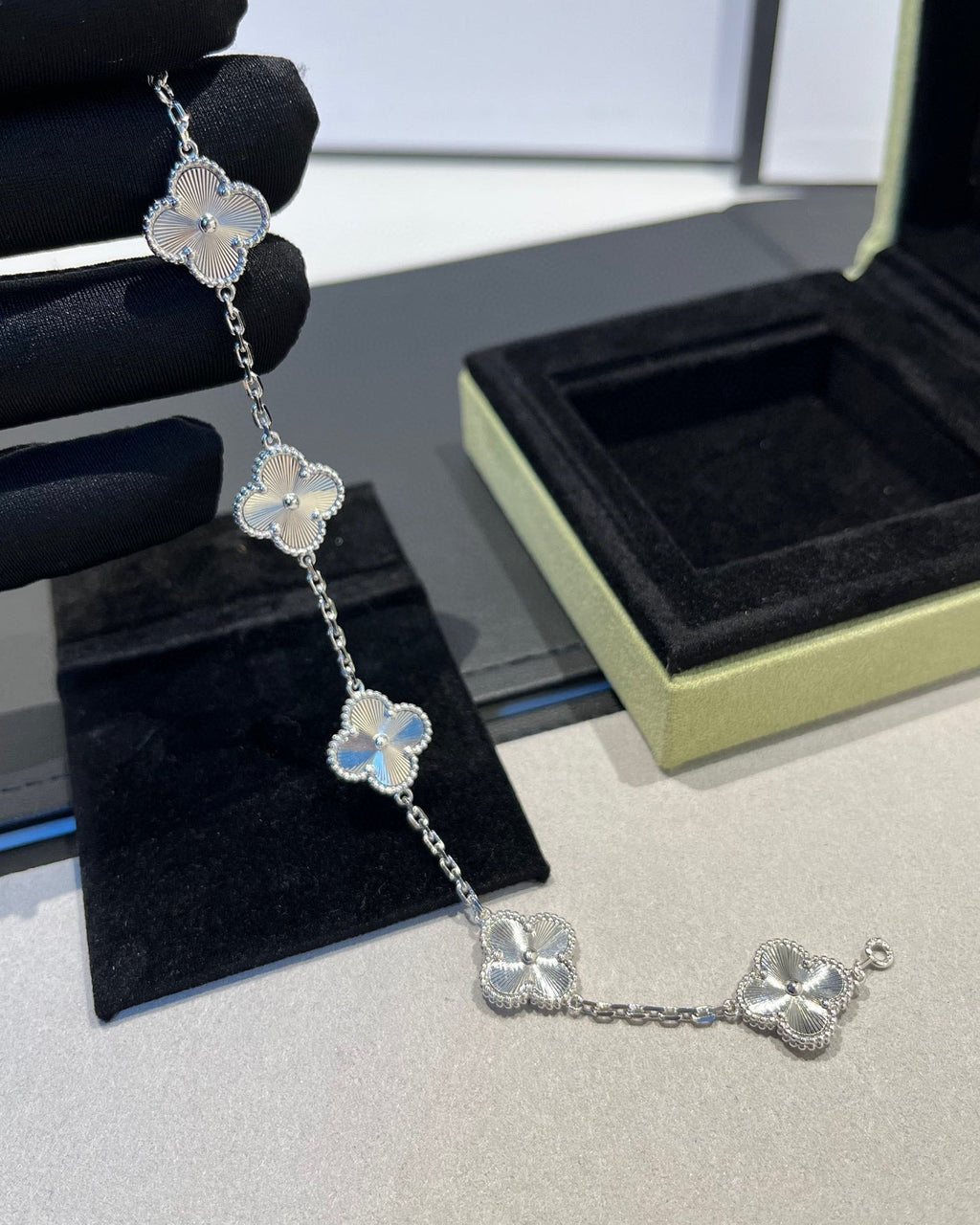 [Imperial]New  CLOVER 5 MOTIF LASER BRACELET COLLECTION