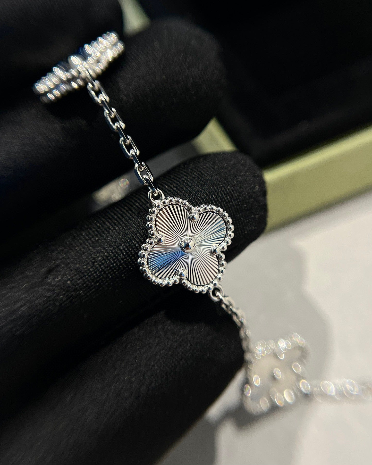 [Imperial]New  CLOVER 5 MOTIF LASER BRACELET COLLECTION
